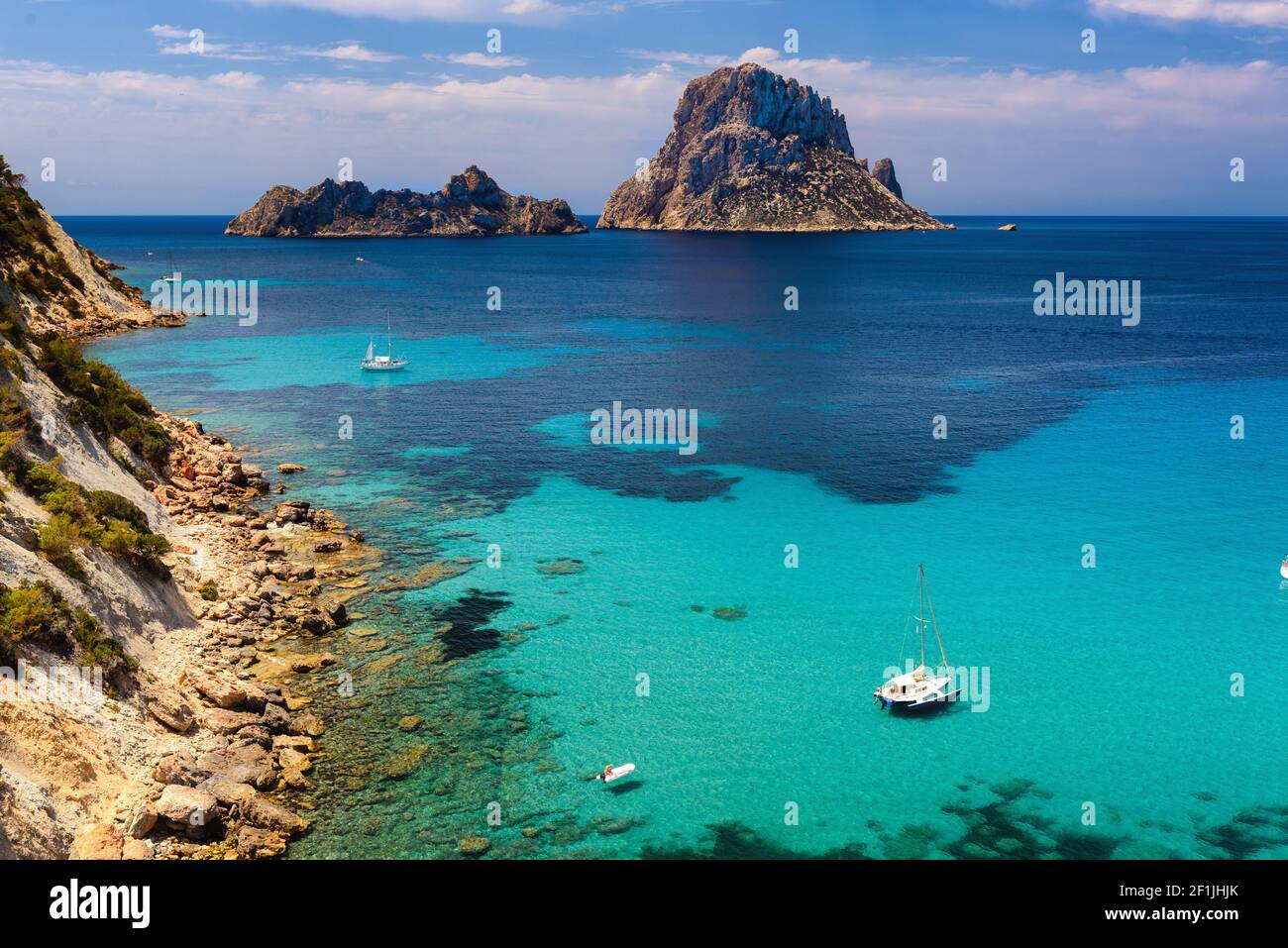 Ibiza, Espagne - 16 juin 2014 : es Vedra. Un des endroits les plus connus sur l'île d'Ibiza. Situé sur la plage de Cala d'Hort. En été, il est commun Banque D'Images