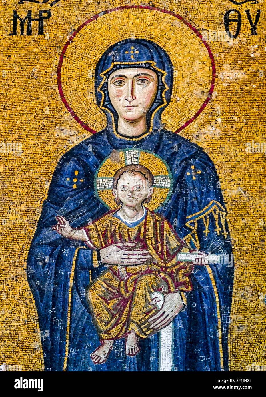 Les mosaïques de Comnenus, dans la galerie sud de la SainteSophie Daté de 1122 avec la Vierge