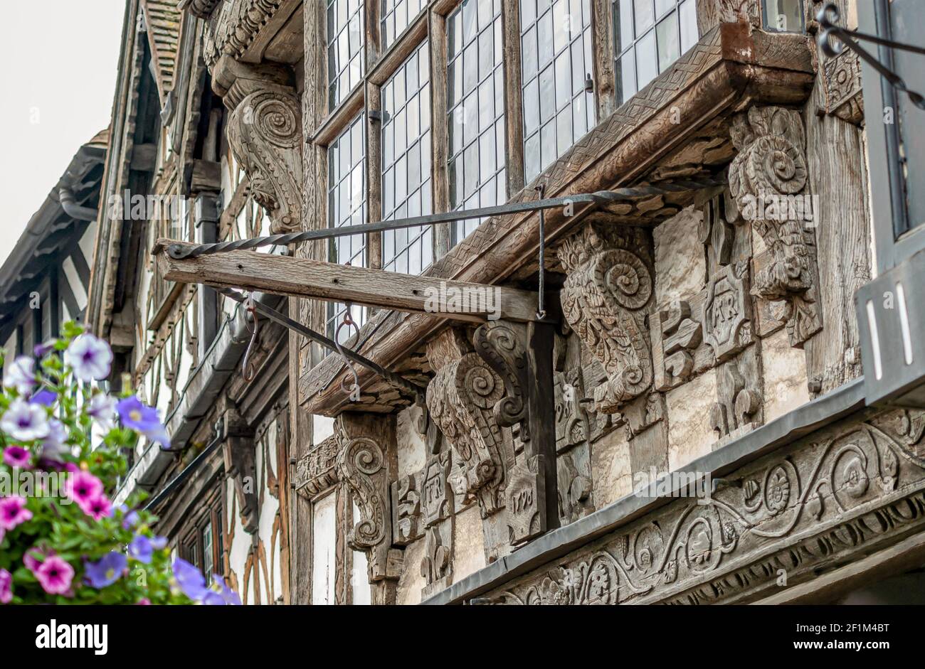 Détails architecturaux médiévaux à la maison à Stratford-upon-Avon, Warwickshire, Angleterre, Royaume-Uni Banque D'Images