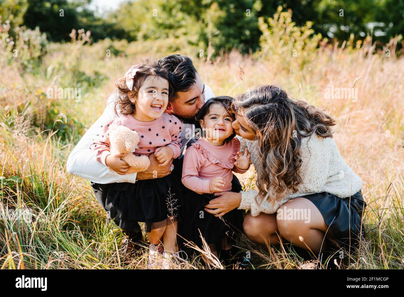 Les parents de deux filles Banque D'Images