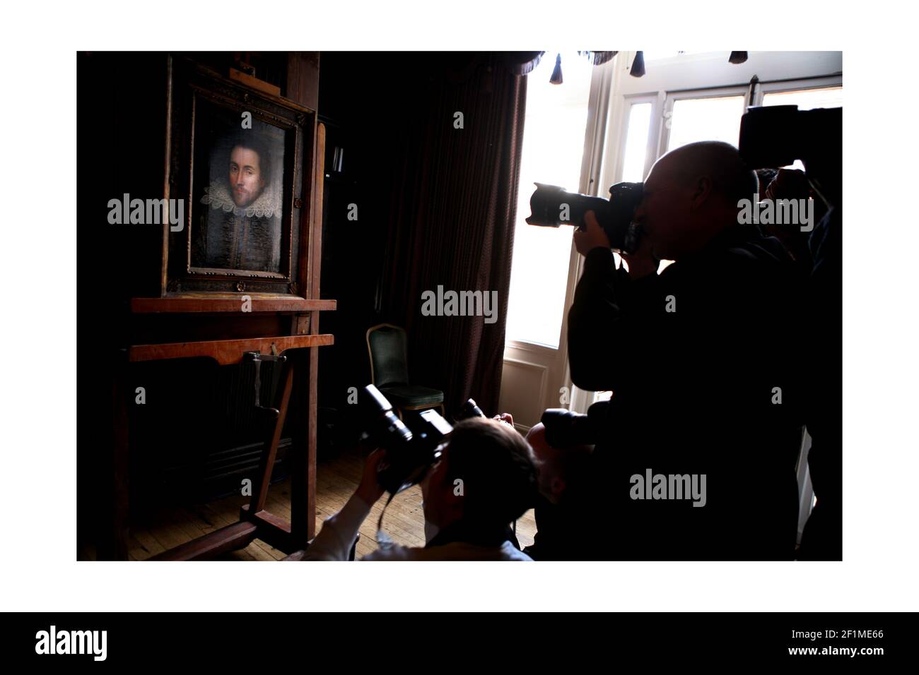 Dévoilé aujourd'hui, un portrait de William Shakespeare peint en 1610, il est considéré comme la seule photo de William Shakespeare encore en vie. Le portrait doit être exposé au Shakespeare Birthplace Trust à Stratford-upon-Avon le 23 avril 2009. Photographie de David Sandison Banque D'Images