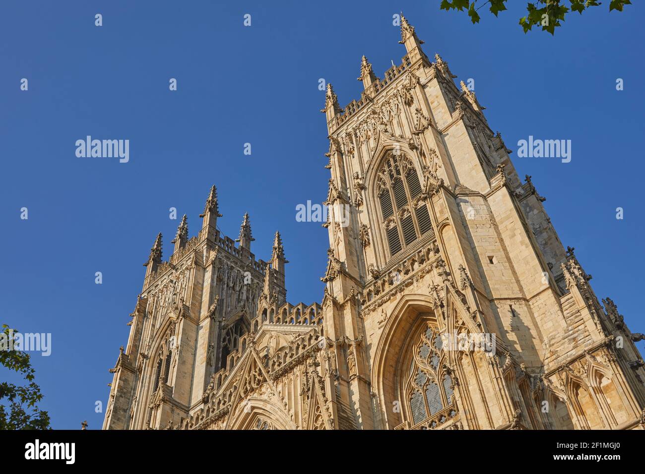 Une vue sur York Minster, la cathédrale dans le coeur historique de la ville de York, le nord de l'Angleterre, la Grande-Bretagne. Banque D'Images