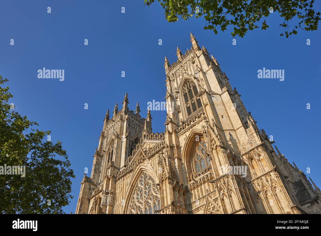 Une vue sur York Minster, la cathédrale dans le coeur historique de la ville de York, le nord de l'Angleterre, la Grande-Bretagne. Banque D'Images