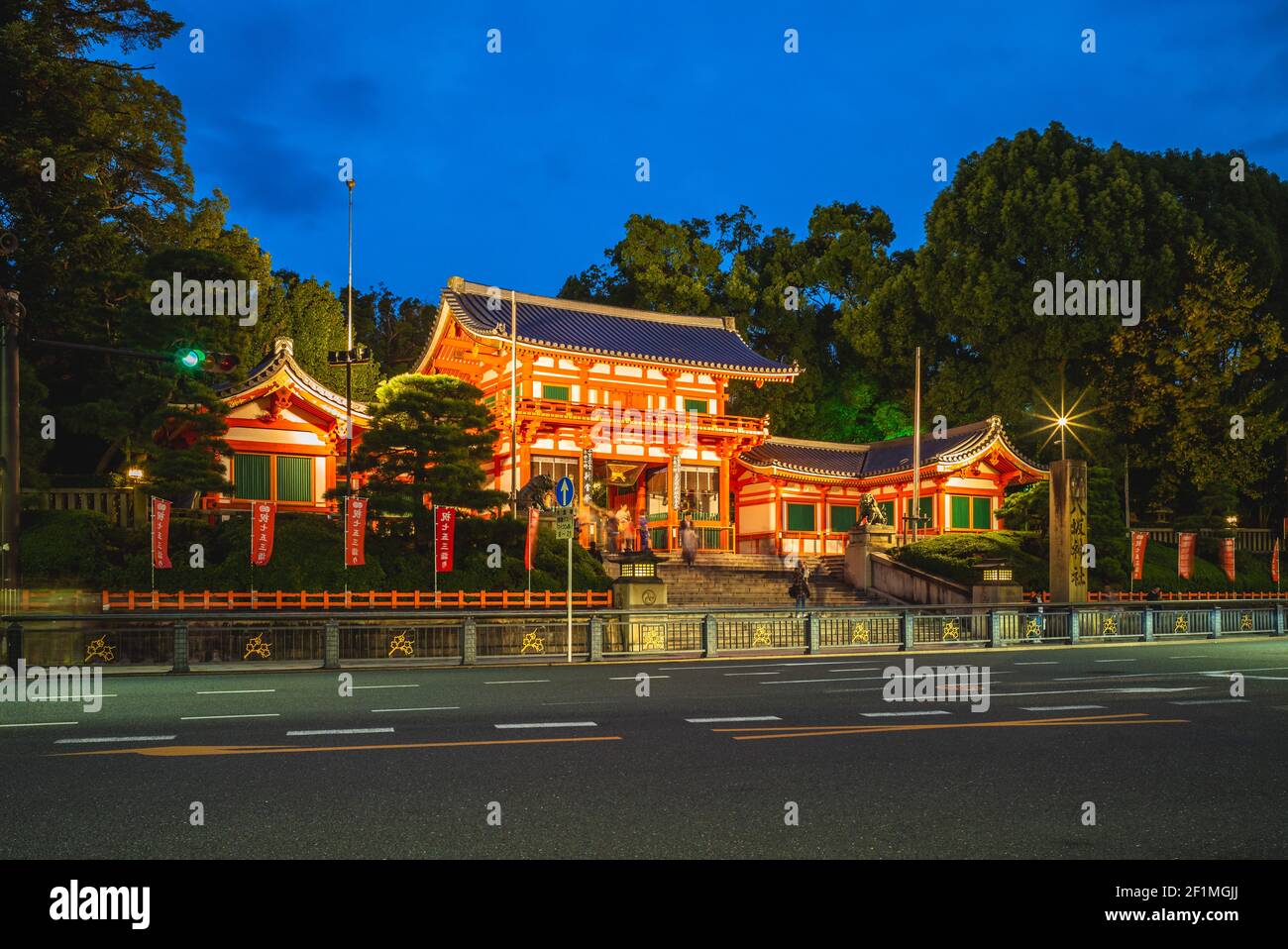 20 novembre 2018 : porte principale du sanctuaire Yasaka, ou temple de Gion, situé dans le quartier de Gion de Kyoto, Kansai, Japon. Le sanctuaire de Yasaka a été construit en 656, et moi Banque D'Images