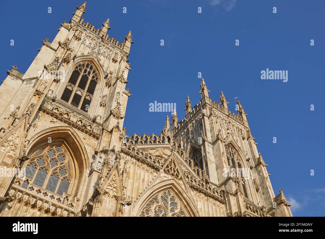 Une vue sur York Minster, la cathédrale dans le coeur historique de la ville de York, le nord de l'Angleterre, la Grande-Bretagne. Banque D'Images