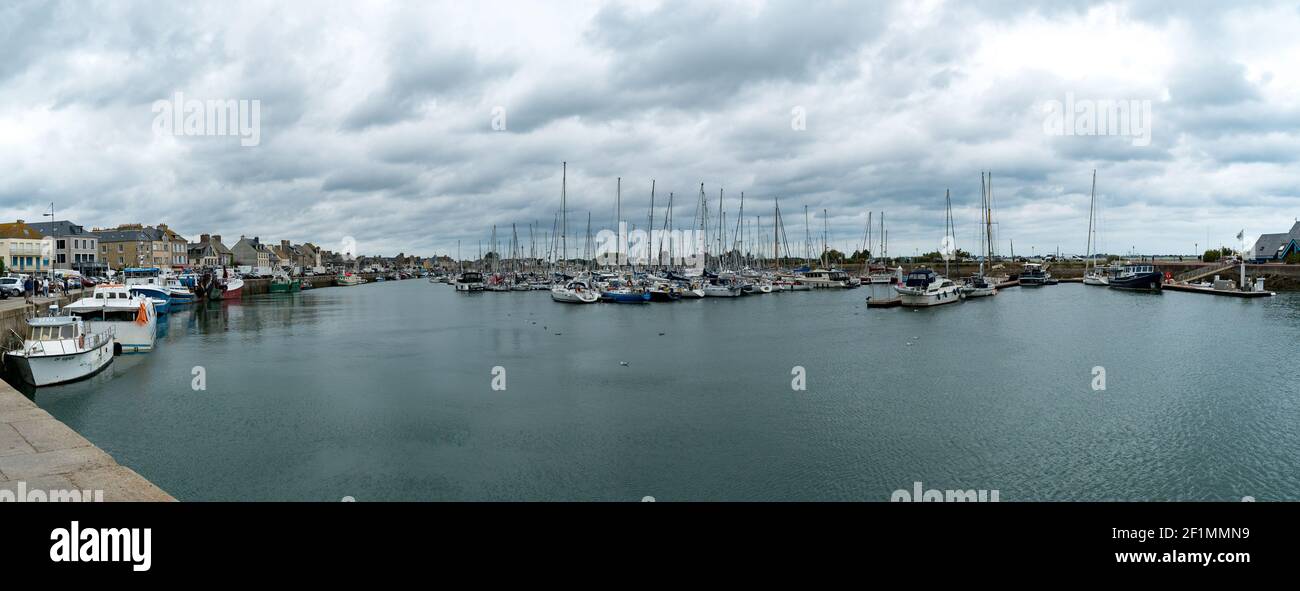 Le port de saint vaast la hougue Banque de photographies et d’images à ...