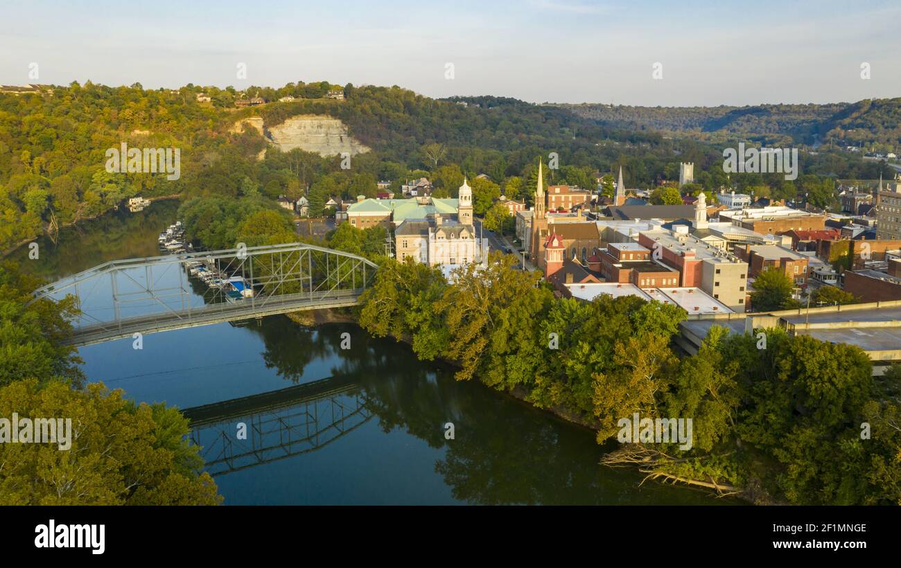 Vue aérienne isolée sur le centre-ville de Frankfort, capitale de l'État Kentucky Banque D'Images