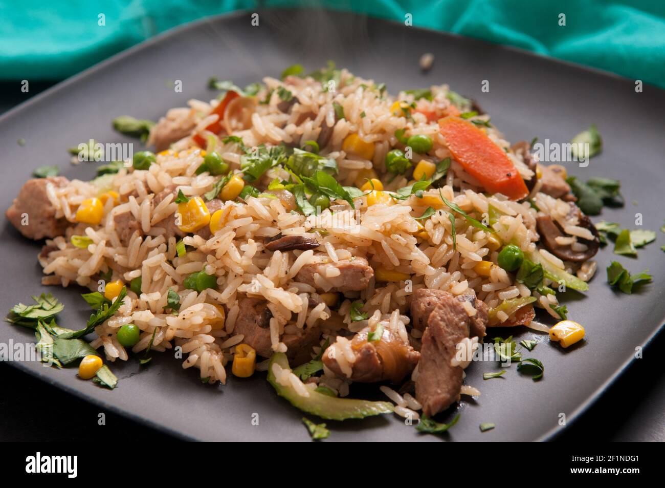 riz frit au porc et légumes frais de la ferme Banque D'Images