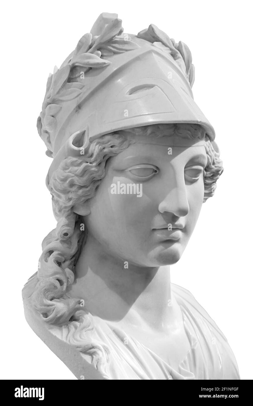 Ancienne statue de la déesse grecque Athena Pallas isolée sur blanc. Tête de femme en marbre dans la sculpture de casque. Banque D'Images