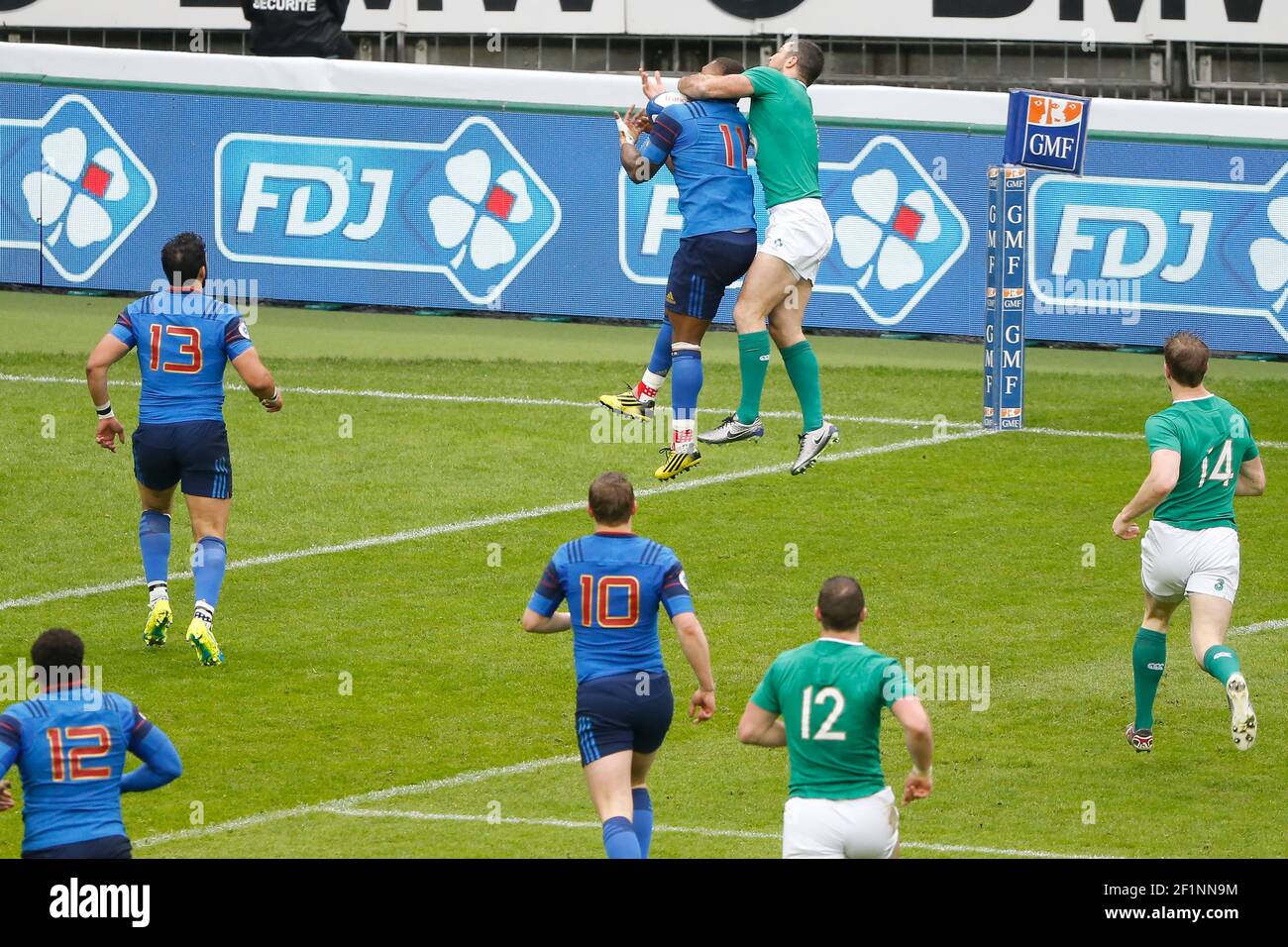 Virimi Vakatawa (FRA) (FFR), Rob Kearney (IRL) lors du match de rugby RBS 6 Nations 2016 entre la France et l'Irlande le 13 février 2016 au Stade de France à Paris, France - photo Stephane Allaman / DPPI Banque D'Images