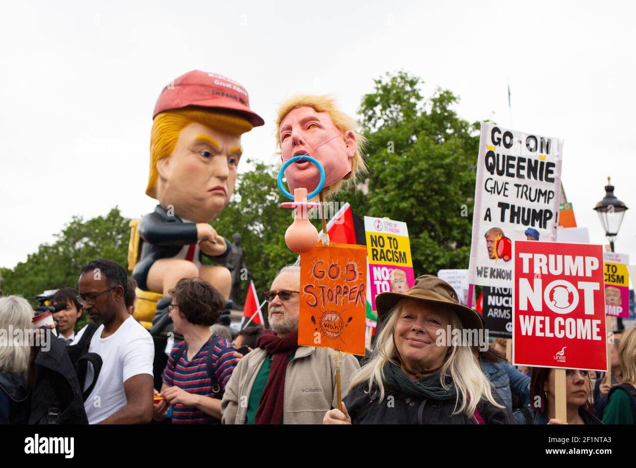 Manifestants à Trafalgar Square, Londres, le deuxième jour de la visite d'État au Royaume-Uni par le président américain Donald Trump. Le crédit photo devrait se lire comme suit : Katie Collins/EMPICS/Alay Banque D'Images