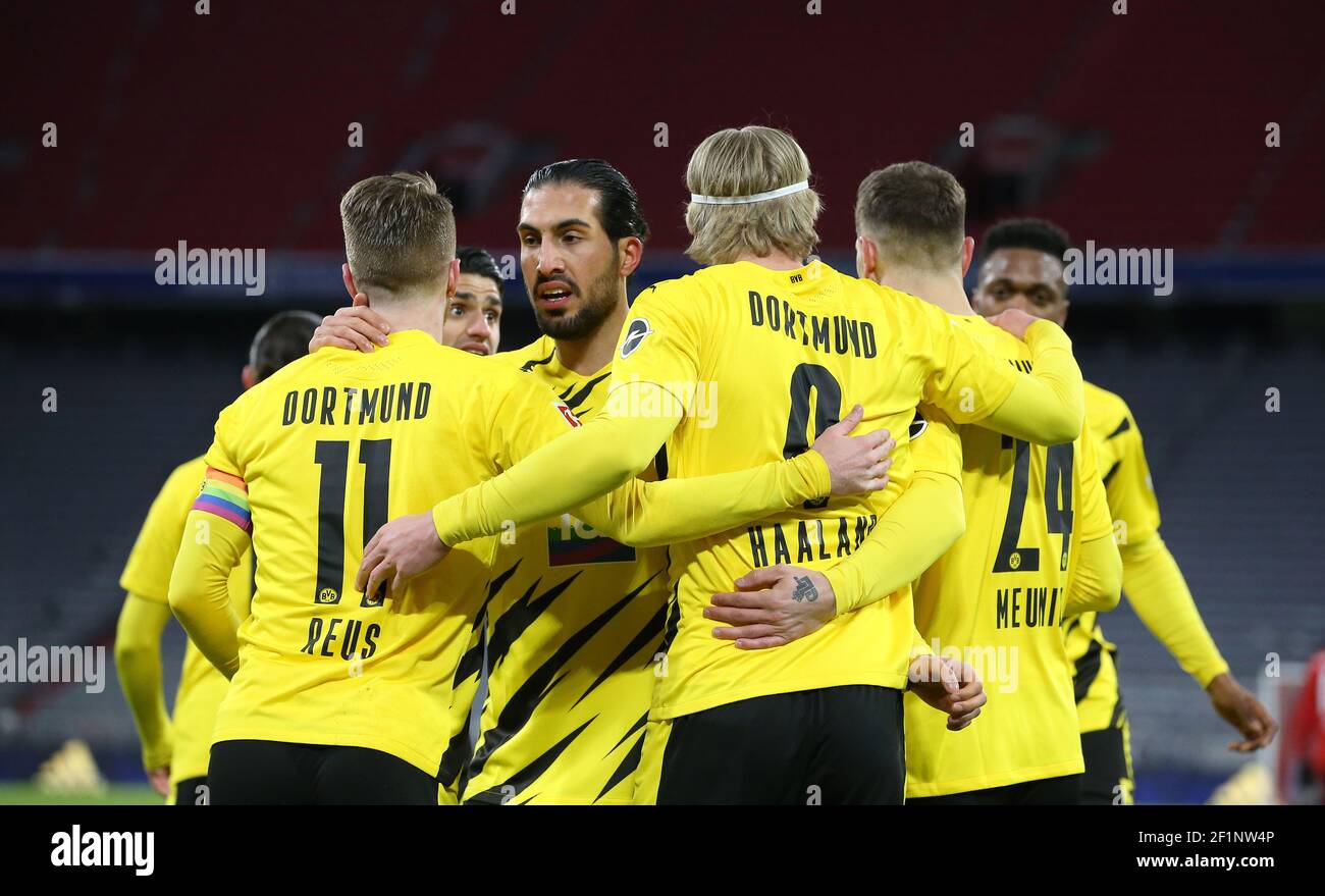 Erling HAALAND (DO) applaudit après son but à 0: 2 avec Marco REUS (DO), Emre CAN (DO), Thomas MEUNIER (DO), jubilation, jubeln, Joie, cheers, football 1ère saison Bundesliga 2020/2021, 24 .matchday, matchday24, FC Bayern Munich - Borussia Dortmund 4: 2, le 24 janvier 2021, Allianz Arena. Photo: Sebastian El-Saqqa/firo Sportphoto/Pool via SVEN SIMON Fotoagentur GmbH & Co. Pressefoto KG # Prinzess-Luise-Str. 41 # 45479 M uelheim/R uhr # Tél 0208/9413250 # Fax. 0208/9413260 # GLS Banque # BLZ 430 609 67 # compte 4030 025 100 # IBAN DE75 4306 0967 4030 0251 00 # BIC GENODEM1GLS # www.svensimo Banque D'Images