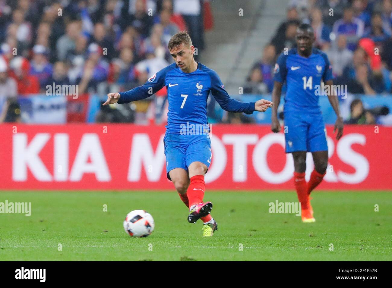 Antoine Griezmann (FRA), Blaise Matuidi (FRA) lors de l'UEFA Euro 2016, quart de finale de football entre la France et l'Islande le 03 juillet 2016 au Stade de France à Saint-Denis, France - photo Stephane Allaman / DPPI Banque D'Images