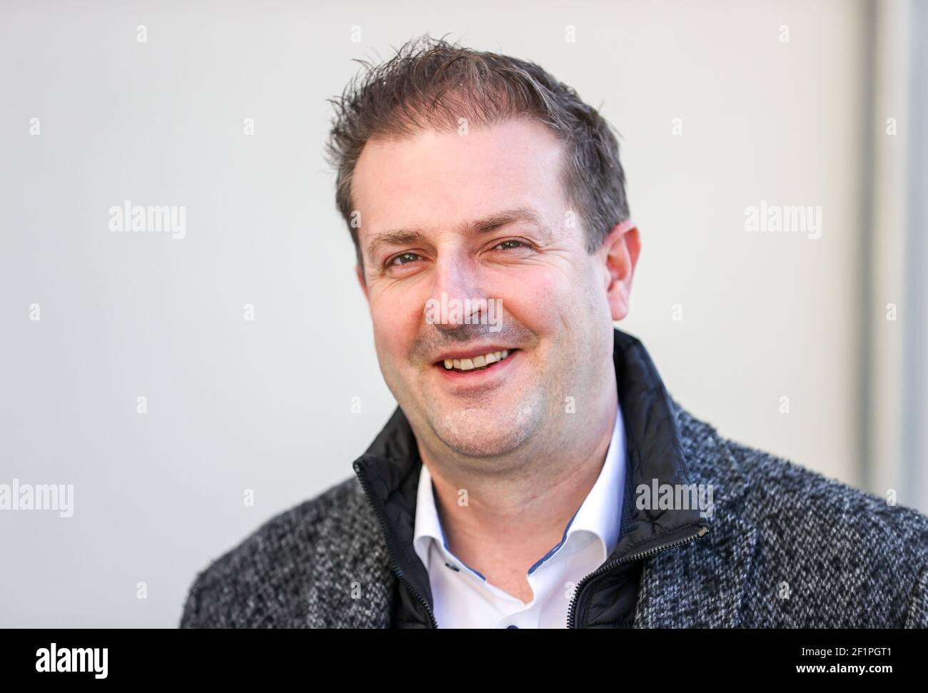 08 mars 2021, Saxe-Anhalt, Bad Dürrenberg: Guido Födisch, Directeur général de Leuwo Leuna Wohnungs GmbH et Vice-Président des amis du salon des jardins de Bad Dürrenberg. Le parc thermal de la maison de remise des diplômes constitue le cœur du site du State Garden Show d'environ 15 hectares. Le Gradierwerk de 636 mètres est redéveloppé pour le salon horticole national de 2023. Au total, la rénovation de la plus longue usine de nivellement de sel continue encore préservée en Allemagne coûte environ 2.9 millions d'euros. Photo: Jan Woitas/dpa-Zentralbild/dpa Banque D'Images