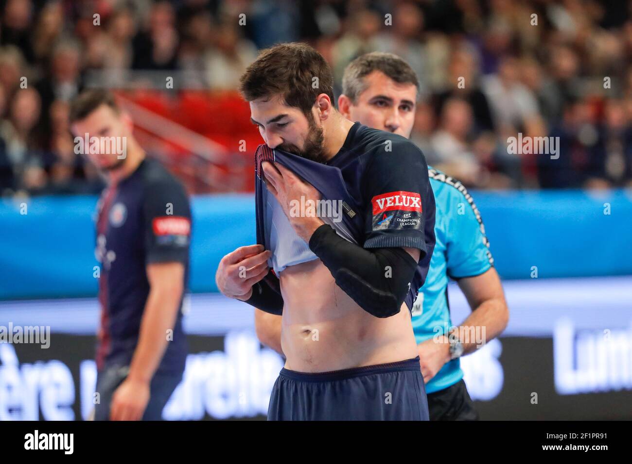 Nikola Karabatic (PSG Hanball) lors de la Ligue des champions de l'EHF, tour de 8, 2ème match de handball de jambe entre Paris Saint-Germain Handball et SC Pick Szeged, le 29 avril 2017 au stade Pierre de Coubertin à Paris, France - photo Stephane Allaman / DPPI Banque D'Images