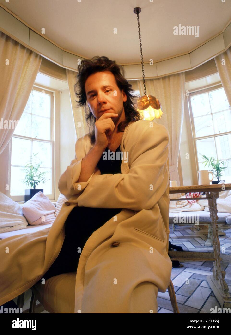 Portrait de Jim Kerr du groupe écossais simple Minds in Londres vers 1987 Banque D'Images