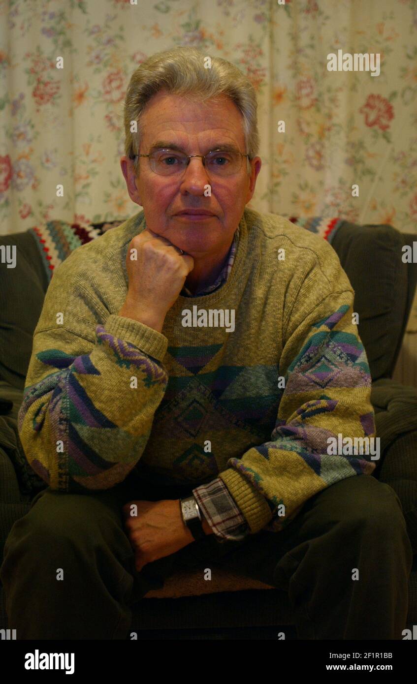 GRAHAM MILLER QUI SOUFFRE DE DÉPRESSION.9/12/04 PILSTON Banque D'Images GRAHAM MILLER QUI SOUFFRE DE DÉPRESSION.9/12/04 PILSTON Banque D'Images