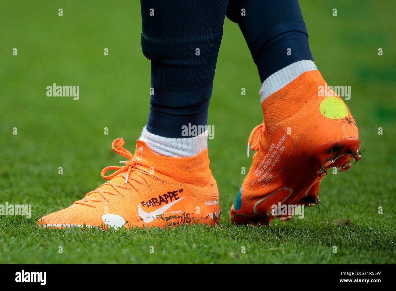 Chaussures de Kylian Mbappe (PSG), Off-White ™ pour NIKE « Nike Mercurial  Vapore » Beaverton, Oregon États-Unis c. 2018 'KNIT', lors du match de  football L1 du championnat français entre Paris Saint-Germain (