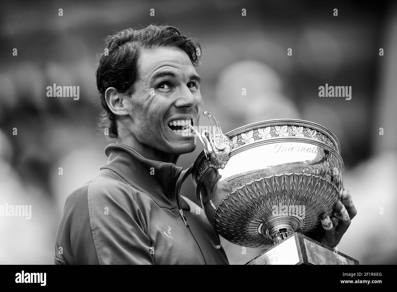 Rafael NADAL (ESP) et le trophée, célébration lors de l'Open de tennis français Roland Garros 2018, single final Men, le 10 juin 2018, au stade Roland Garros à Paris, France - photo Stephane Allaman / DPPI Banque D'Images