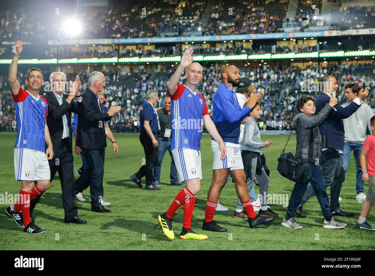 Zinedine Zidane (France 98), Nikos Aliagas (Nikolaos Aliagas), aime Jacquet (France 98), Youri Djorkaeff (France 98) les grands supporters à la fin du match de football de match amical 2018 entre France 98 et FIFA 98 le 12 juin 2018 à U Arena à Nanterre près de Paris, France - photo Stephane Allaman / DPPI Banque D'Images