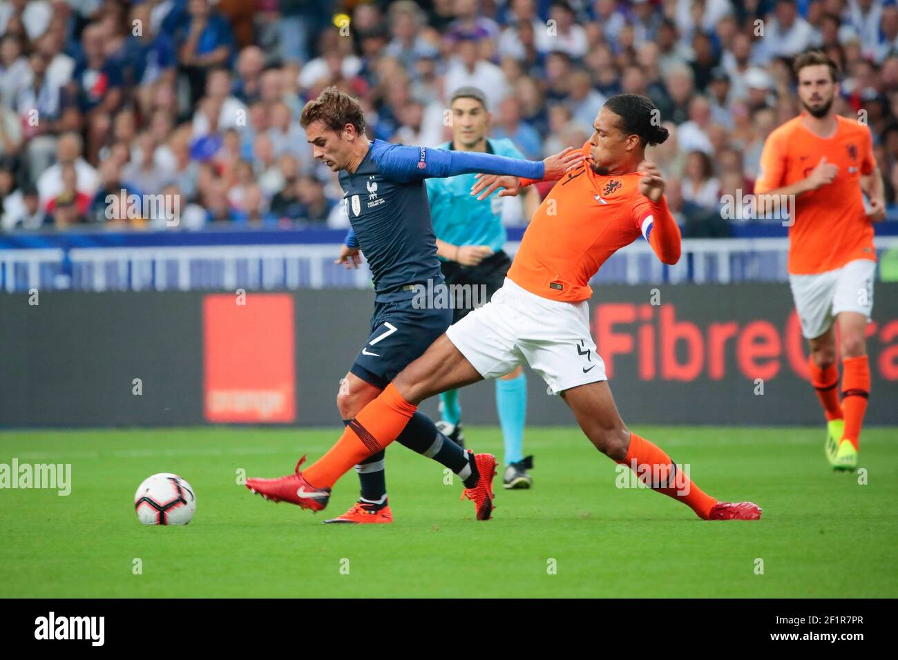 Antoine Griezmann (FRA), Virgile Van Dijk (NDL) lors du match de football  de la Ligue des Nations de l'UEFA, Ligue A, Groupe 1 entre la France et les  pays-Bas le 9 septembre