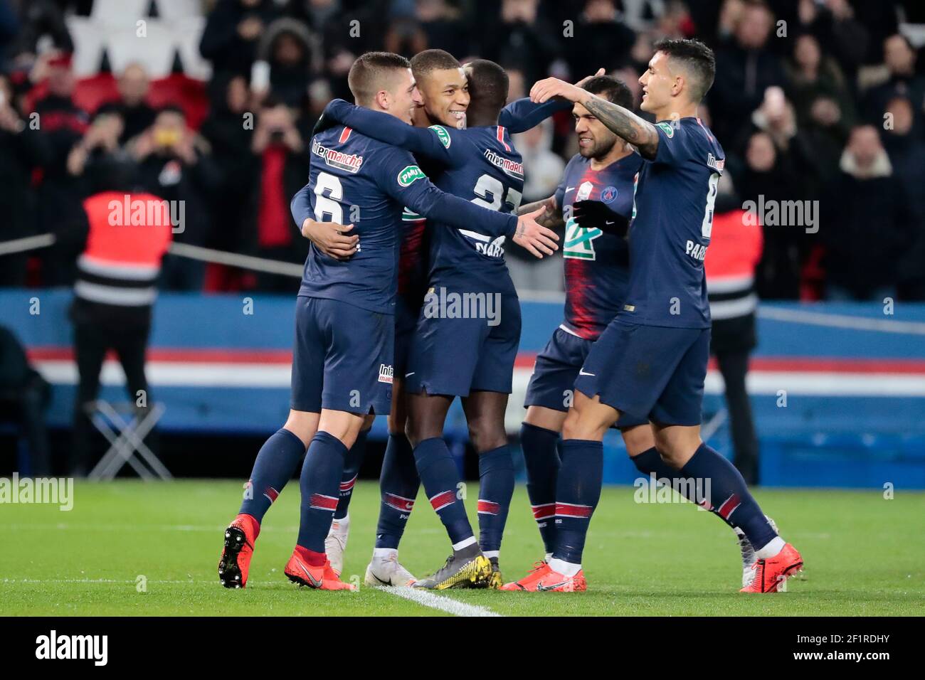 Kylian Mbappe Lottin (PSG) marqué par la pénalité, la célébration, avec Marco Verratti (PSG) et Moussa DIABY (PSG), Daniel Alves da Silva (PSG), Leandro Daniel DÉFILÉS (PSG) lors de la coupe française, match de football semi-fin entre Paris Saint-Germain et Nantes FC le 3 avril 2019 au Parc des Princes à Paris, stade de Paris France - photo Stephane Allaman / DPPI Banque D'Images