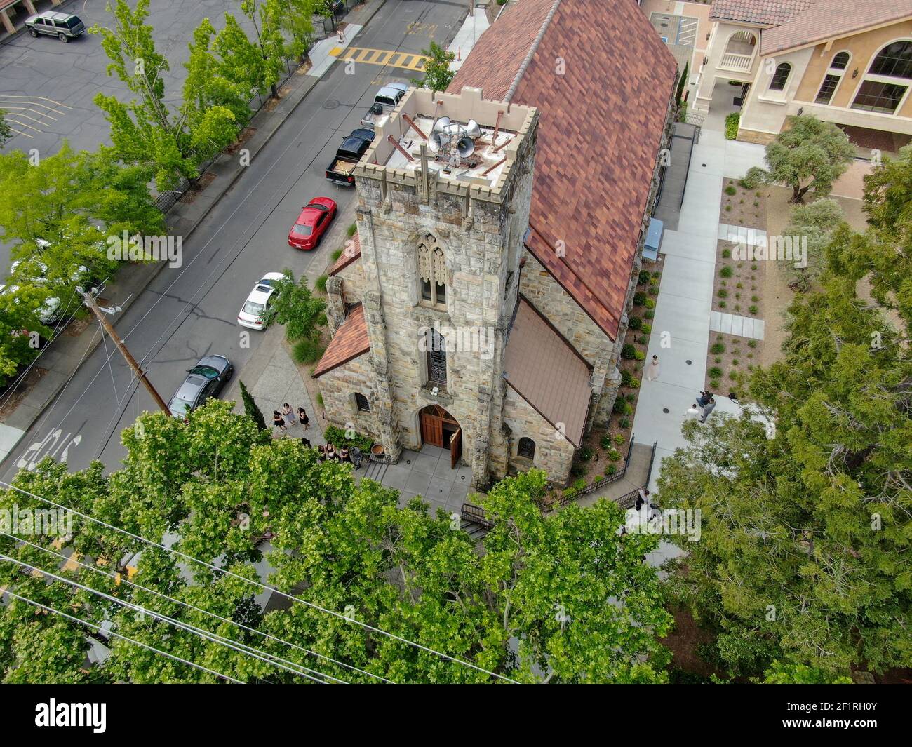 Vue aérienne de l'église catholique romaine de Sainte-Hélène, bâtiment historique de l'église à Sainte-Hélène, vallée de Napa Banque D'Images