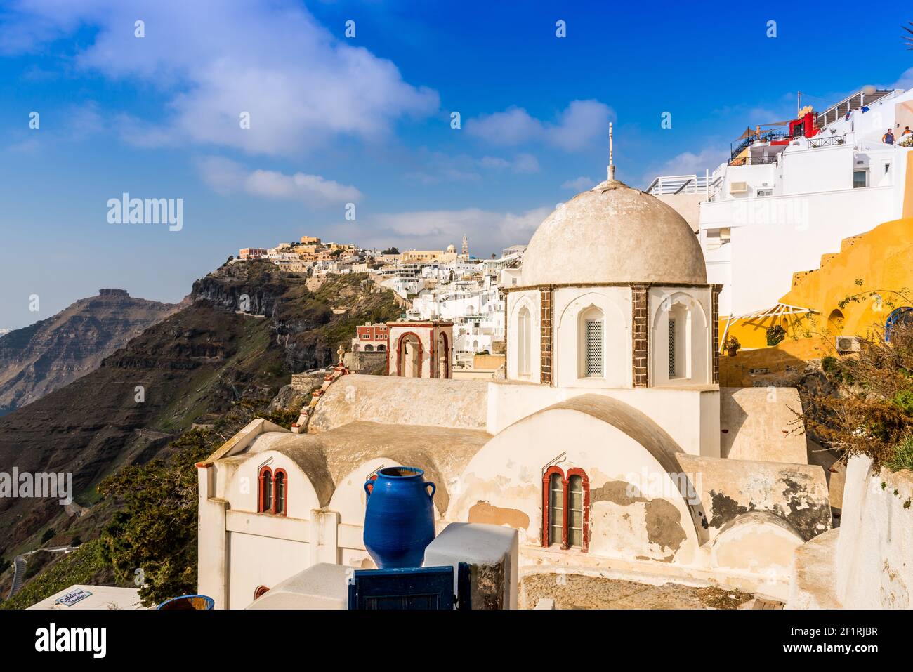 Typique église grecque dans l'île de Santorin dans les Cyclades, Grèce Banque D'Images