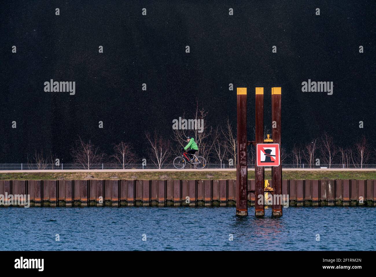 Décharge de charbon, réserve de charbon, centrale de charbon, pour la centrale thermique et électrique combinée STEAG Herne, sur le canal Rhin-Herne, Herne, NRW, Allemagne Banque D'Images