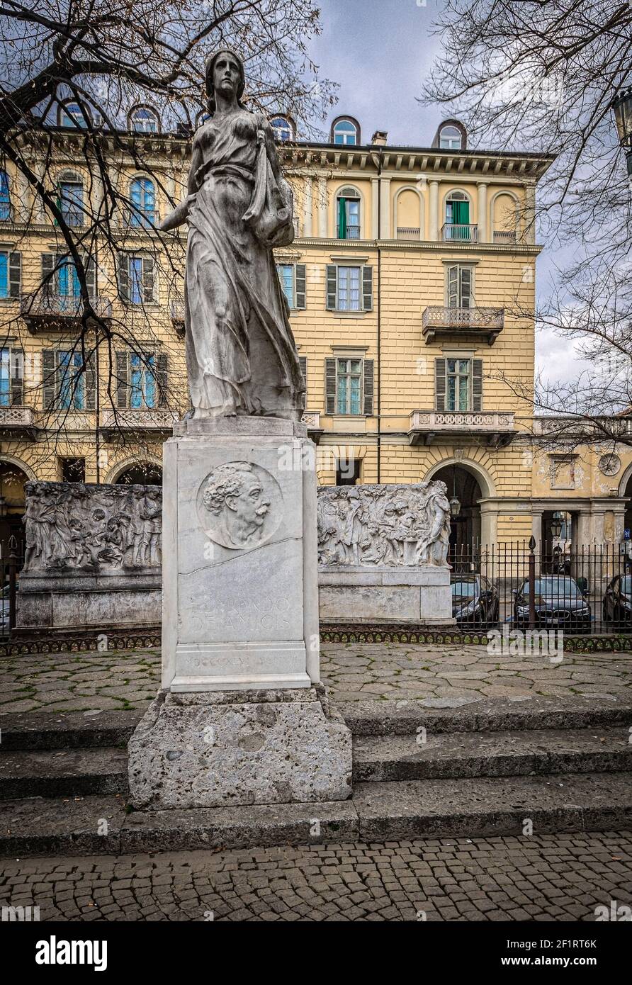 Italie Piémont Turin - Piazza Carlo Felice - Monument à Jardin Edmondo de Amicis Banque D'Images