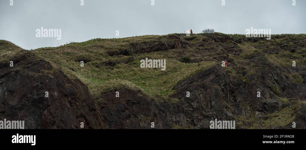 Édimbourg, Écosse, Royaume-Uni. 8 mars 2021. La route radicale est fermée en raison du risque continu de chute de roches. 65 tonnes de roche sont tombées sur le chemin Banque D'Images