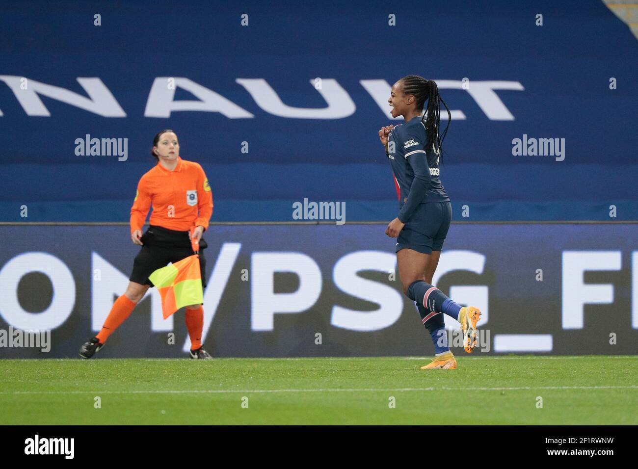 Marie-Antoinette Katoto (PSG féminine), après avoir marqué un but lors du championnat féminin de France, D1 Arkema match de football entre Paris Saint-Germain et Olympique Lyonnais le 20 novembre 2020 au stade du Parc des Princes à Paris, France - photo Stephane Allaman / DPPI Banque D'Images