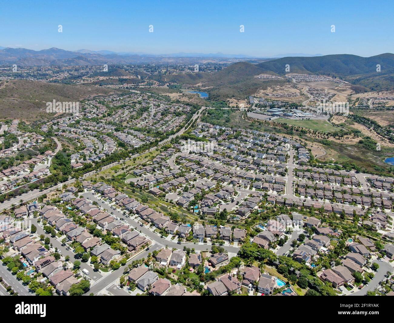 Vue aérienne du quartier de banlieue avec de grandes demeures à San Diego Banque D'Images
