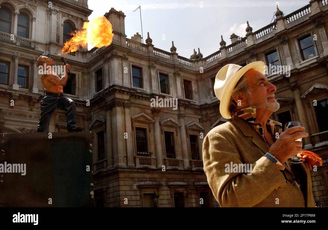 'HELL BENT' PAR DAVID MACH, PARTIE DE L'EXPOSITION D'ÉTÉ RA.28/5/03 PILSTON Banque D'Images