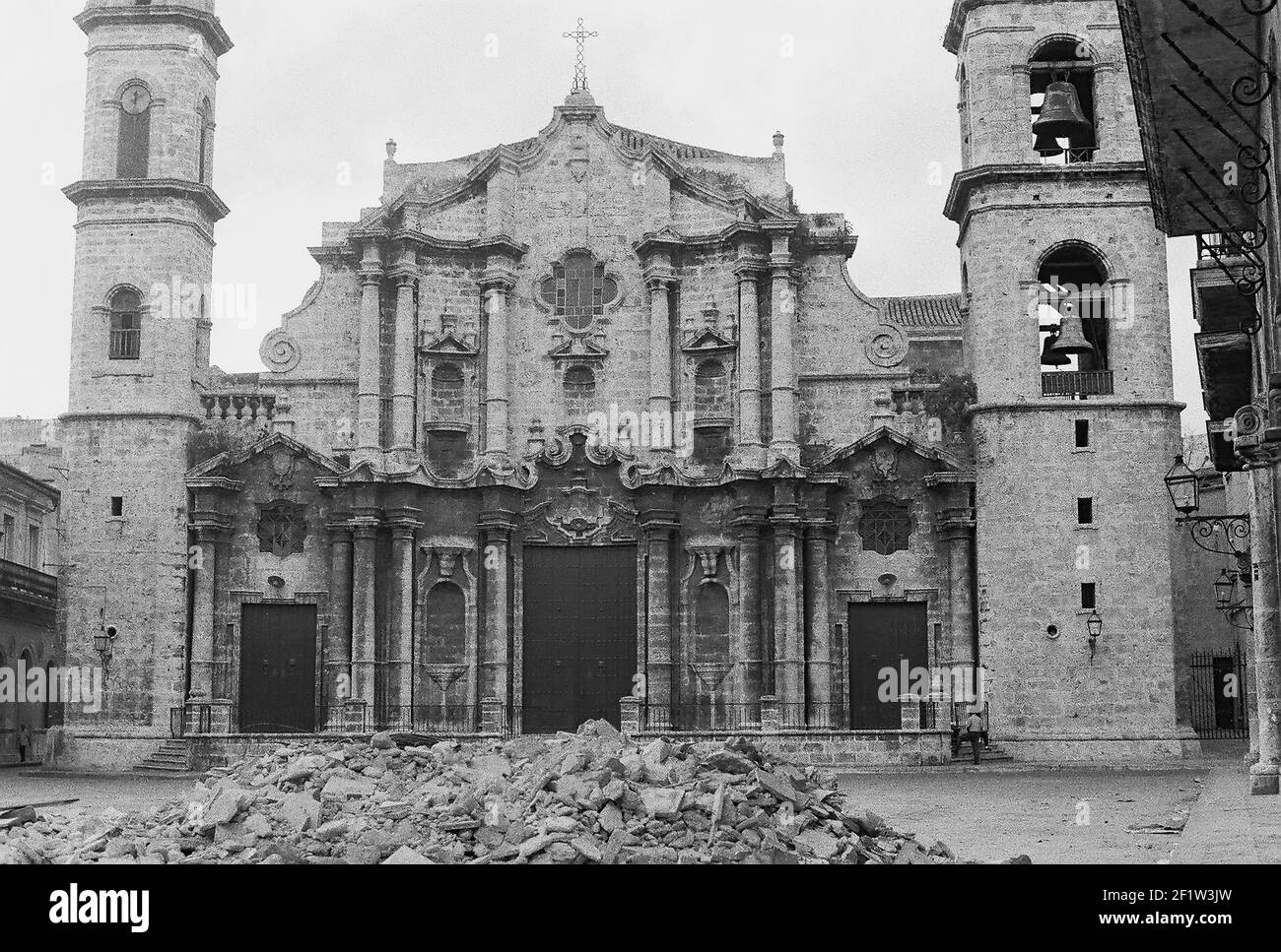 Restauration de la place de la cathédrale, vieille Havane, la Havane (Cuba : province), la Havane (Cuba), Cuba, 1964. De la collection de photographies Deena Stryker. () Banque D'Images