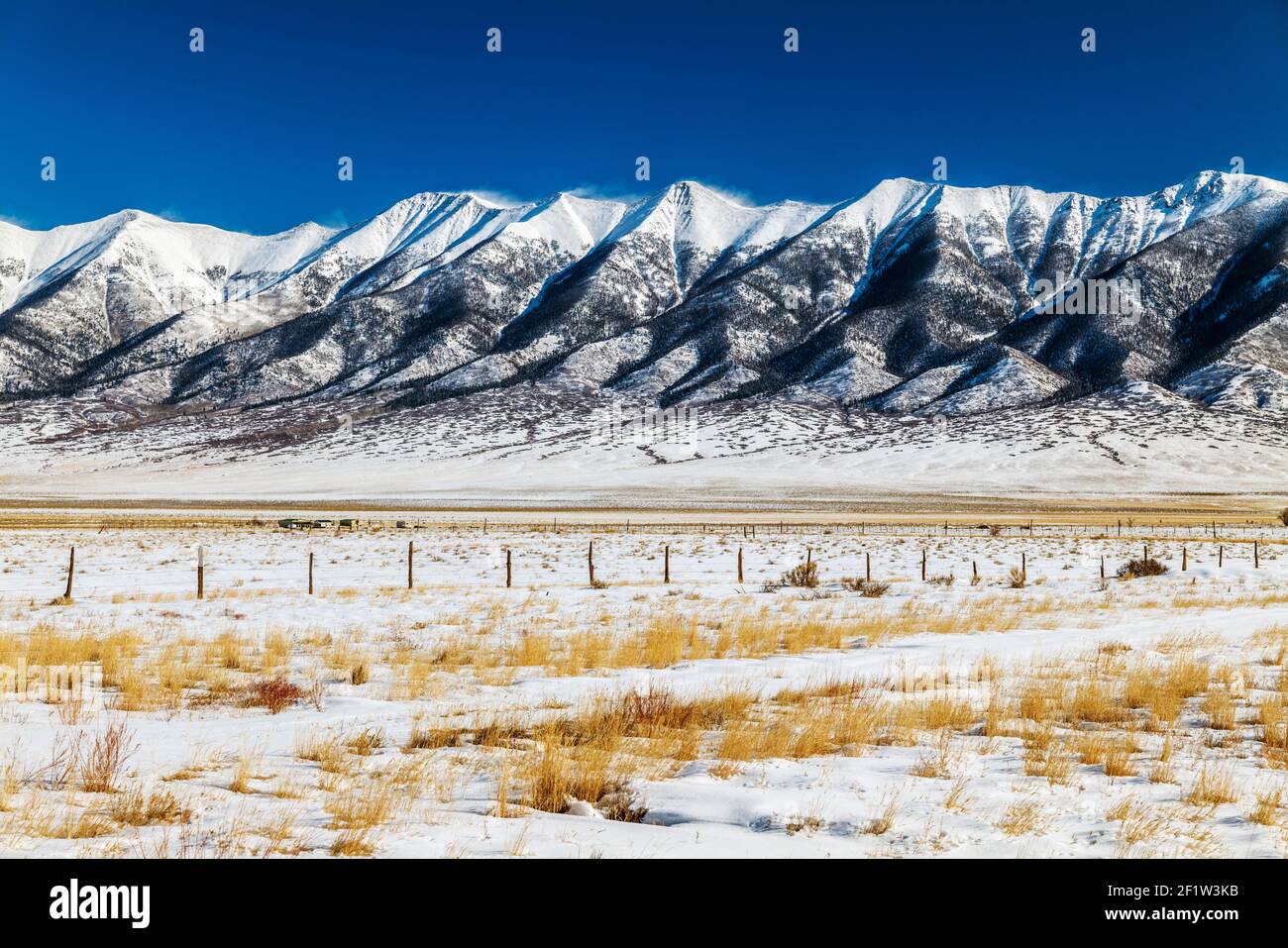 Chaîne de montagnes enneigée Sangre de Cristo ; vallée de San Luis ; centre du Colorado ; États-Unis Banque D'Images