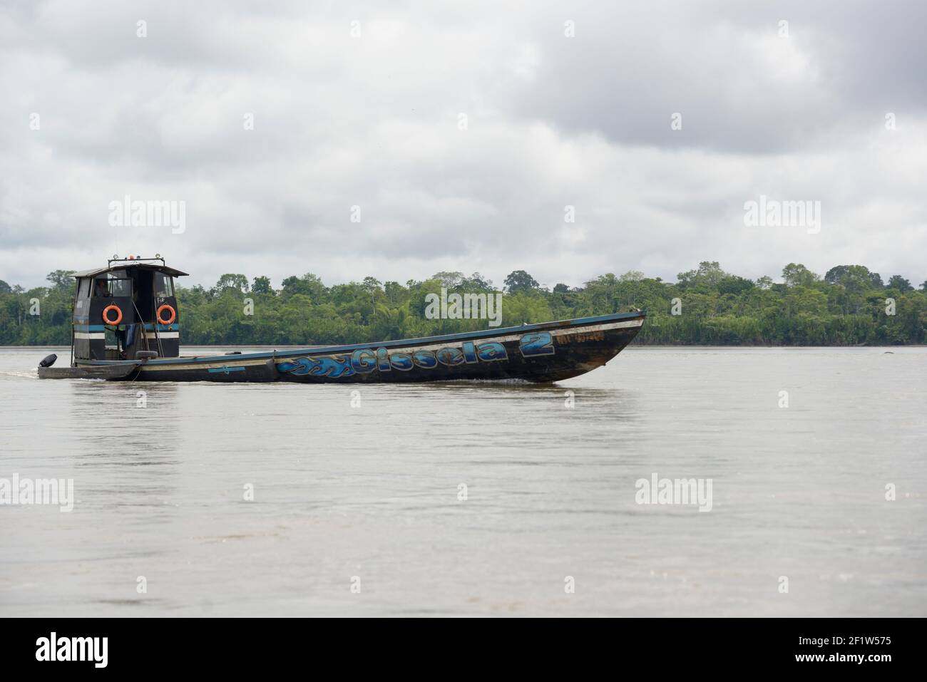 Barge sur le Rio Napo, Orellana, Equateur Banque D'Images