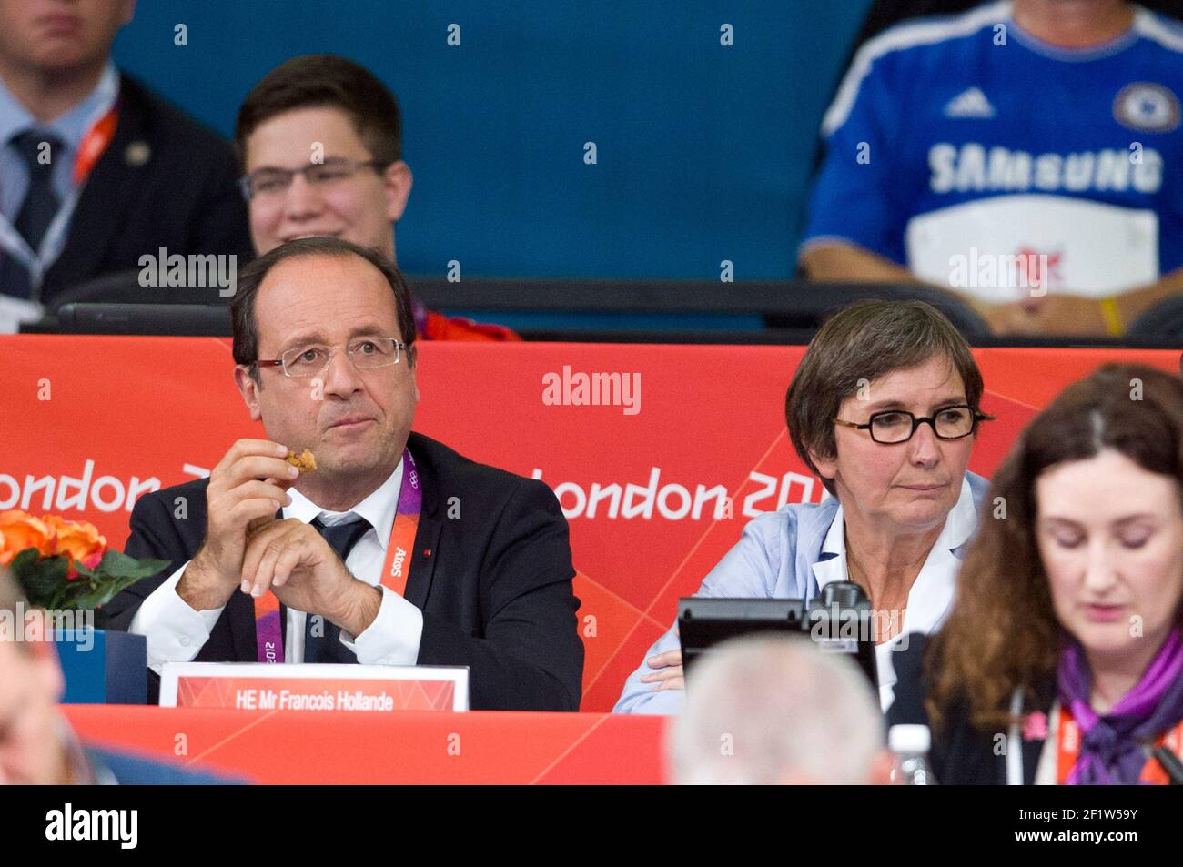 JEUX OLYMPIQUES DE LONDRES 2012 - EXCEL , LONDRES (ENG) - 30/07/2012 - PHOTO : POOL / KMSP / DPPIJUDO - HOMMES -73 KG - UGO LEGRAND (FRA) / BRONZE FRANCE PRÉSIDENT FRANÇOIS HOLLANDE ET VALERIE FOURNEYRON MINISTRE FRANÇAIS DES SPORTS Banque D'Images