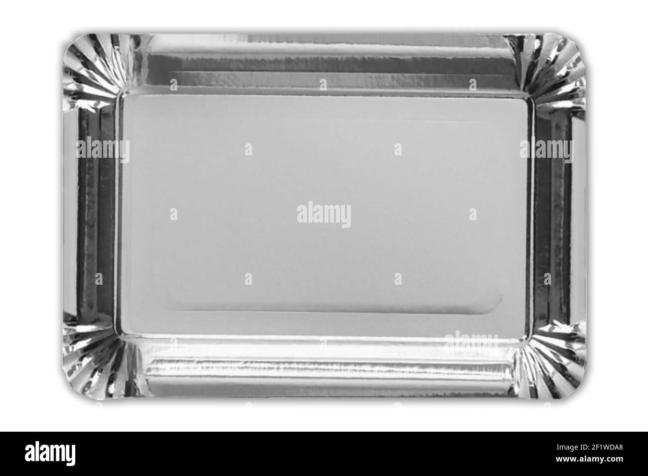 Assiette en papier jetable sur fond blanc. Vider la plaque en carton Banque D'Images