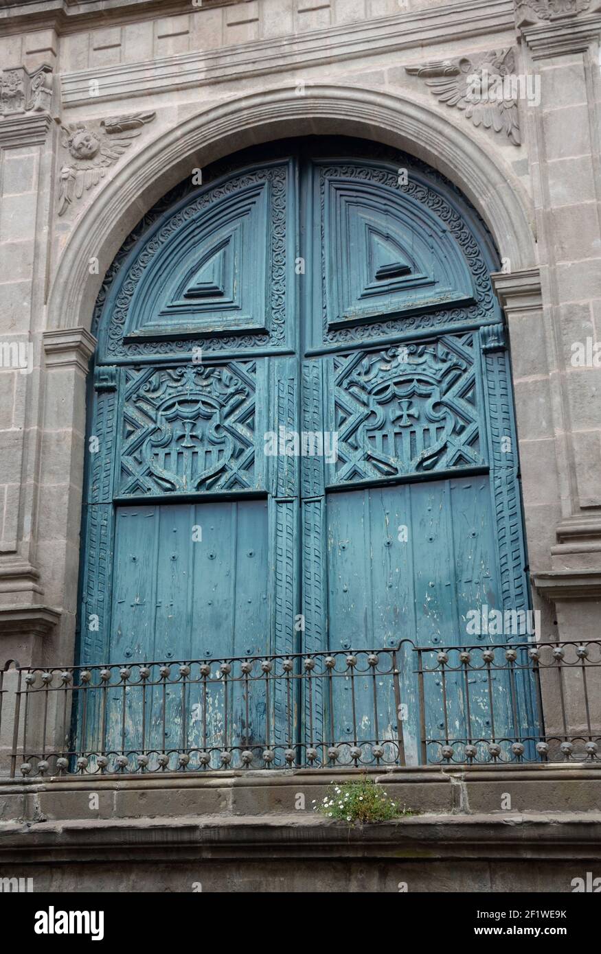 Porte d'entrée de la basilique la Merced (1747), Ciudad Vieja, Quito, Equateur Banque D'Images