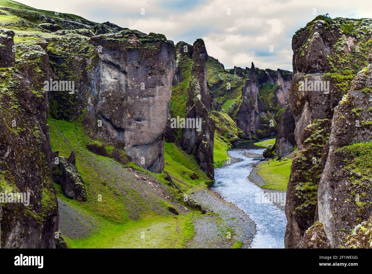 Rivière avec eau glaciaire Banque D'Images
