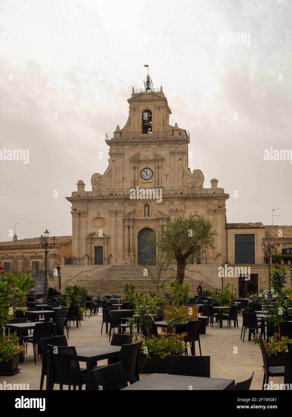 Basilique Saint-Sébastien au sommet de la Piazza del Popolo, Palazzolo Acrède Banque D'Images