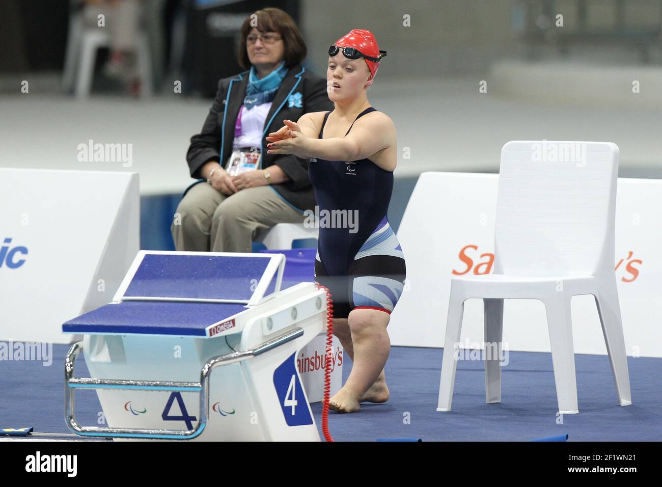 LONDRES 2012 - PARALYMPIQUES - JOUR 3 - 01/09/2012 - PHOTO EDDY LEMAISTRE / KMSP / DPPI - CENTRE AQUATIQUE - NATATION - NAGE LIBRE 400 M POUR FEMMES - ELLIE SIMMONDS (GBR) EST CHAMPION PARALYMPIQUE ET MÉDAILLÉ D'OR Banque D'Images