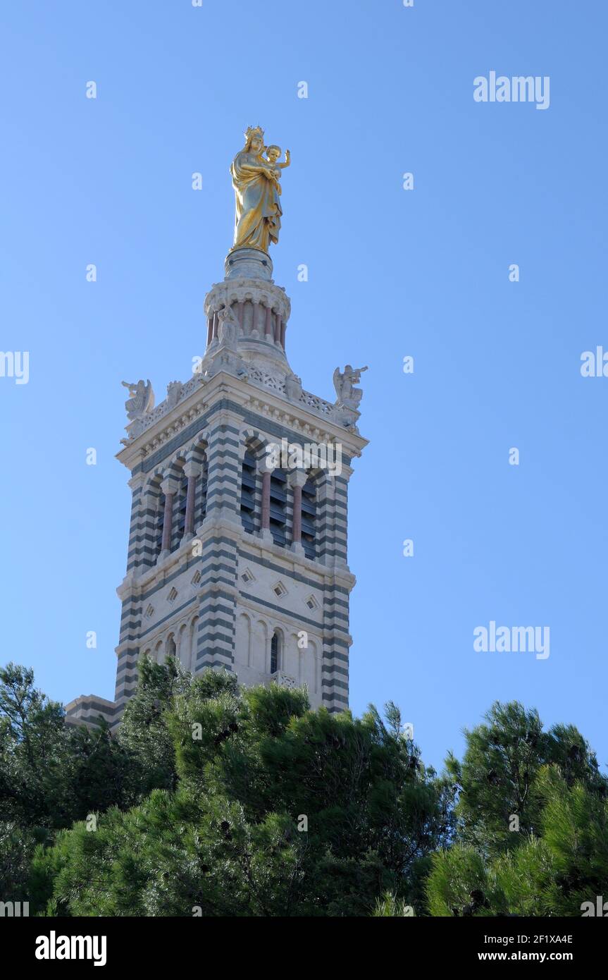 Clocher et statue de la vierge, Basilique notre Dame de la Garde, Marseille, Bouches-du-Rhône, Provence-Alpes-Côte d'Azur, France Banque D'Images