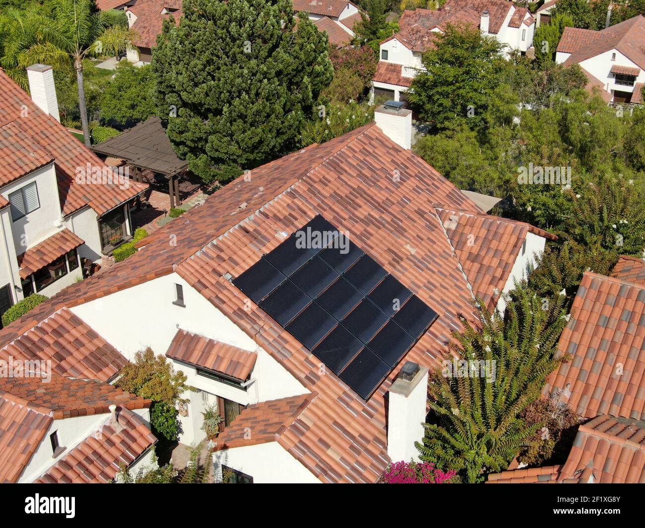 Vue aérienne sur les villas résidentielles avec panneau solaire le toit Banque D'Images