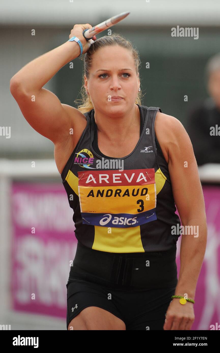 Mathilde Andraud (FRA) sur les femmes Javeling lors des Championnats de France élite 2014, au Stade Georges-Hebert, Reims, France, le 11 juillet 2014. Photo Stephane Kempinaire / KMSP / DPPI Banque D'Images