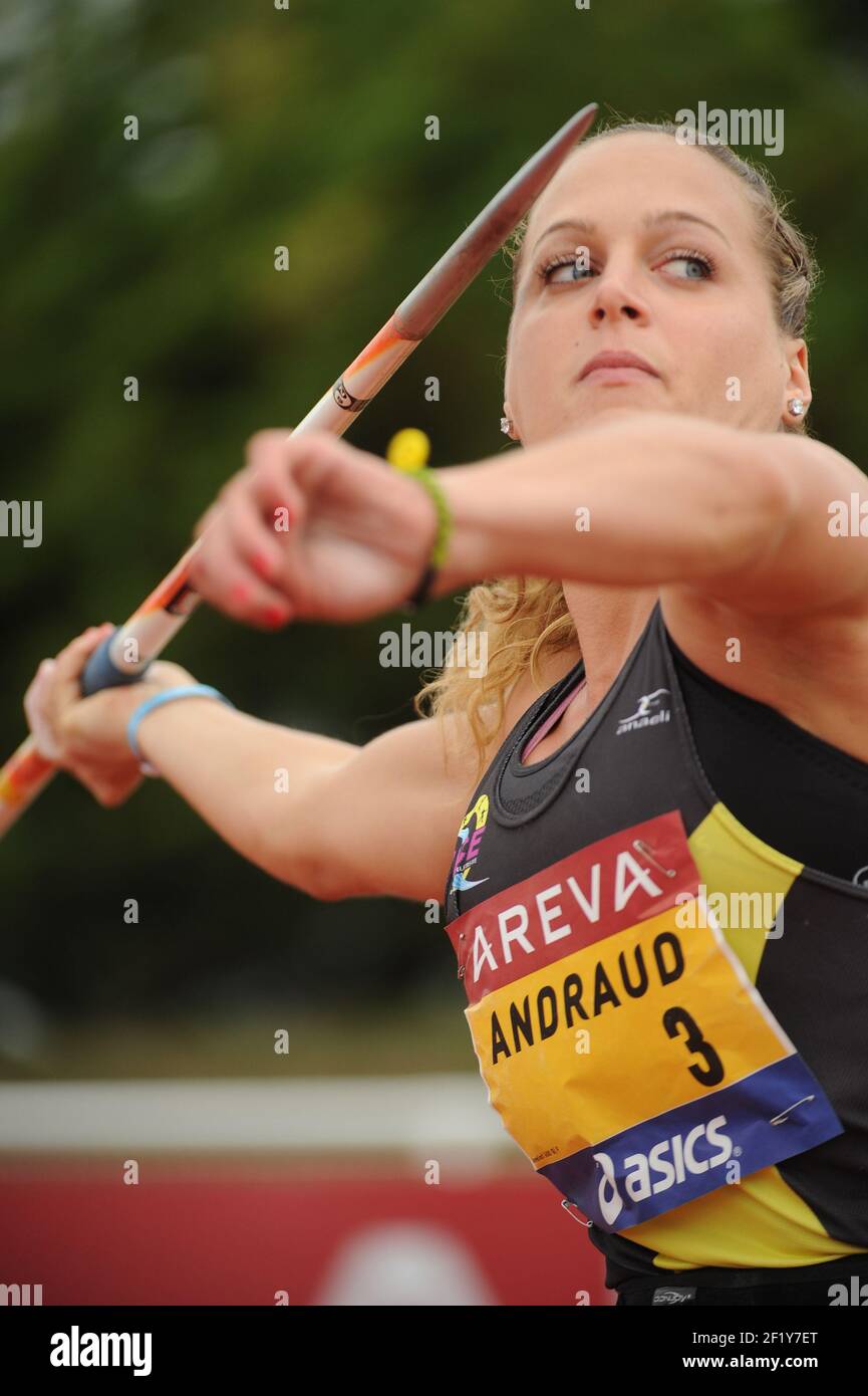 Mathilde Andraud (FRA) sur les femmes Javeling lors des Championnats de France élite 2014, au Stade Georges-Hebert, Reims, France, le 11 juillet 2014. Photo Stephane Kempinaire / KMSP / DPPI Banque D'Images