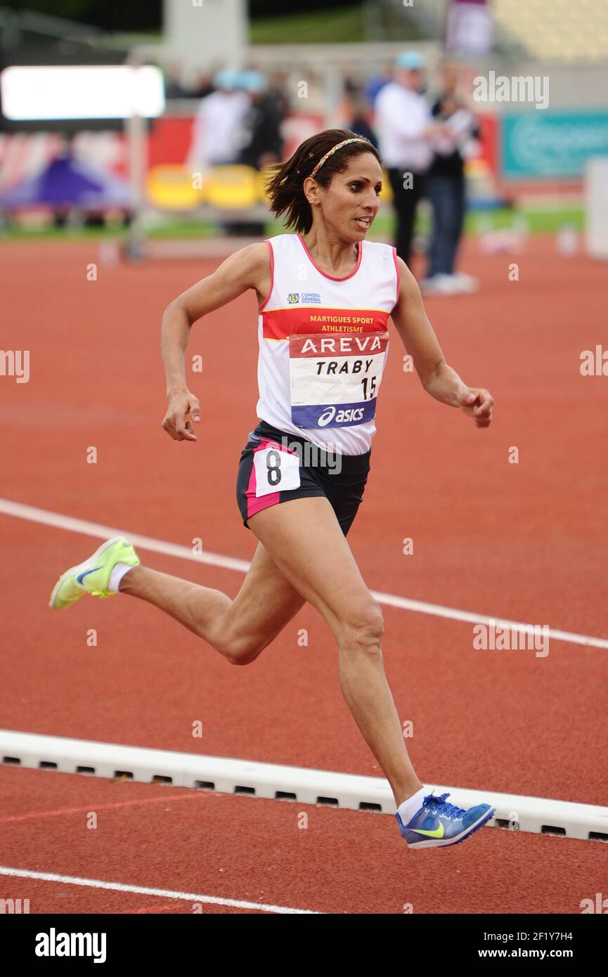 Laila Traby (FRA) sur 5000 m femmes pendant les Championnats d'élite français 2014, au Stade Georges-Hebert, Reims, France, le 11 juillet 2014. Photo Stephane Kempinaire / KMSP / DPPI Banque D'Images