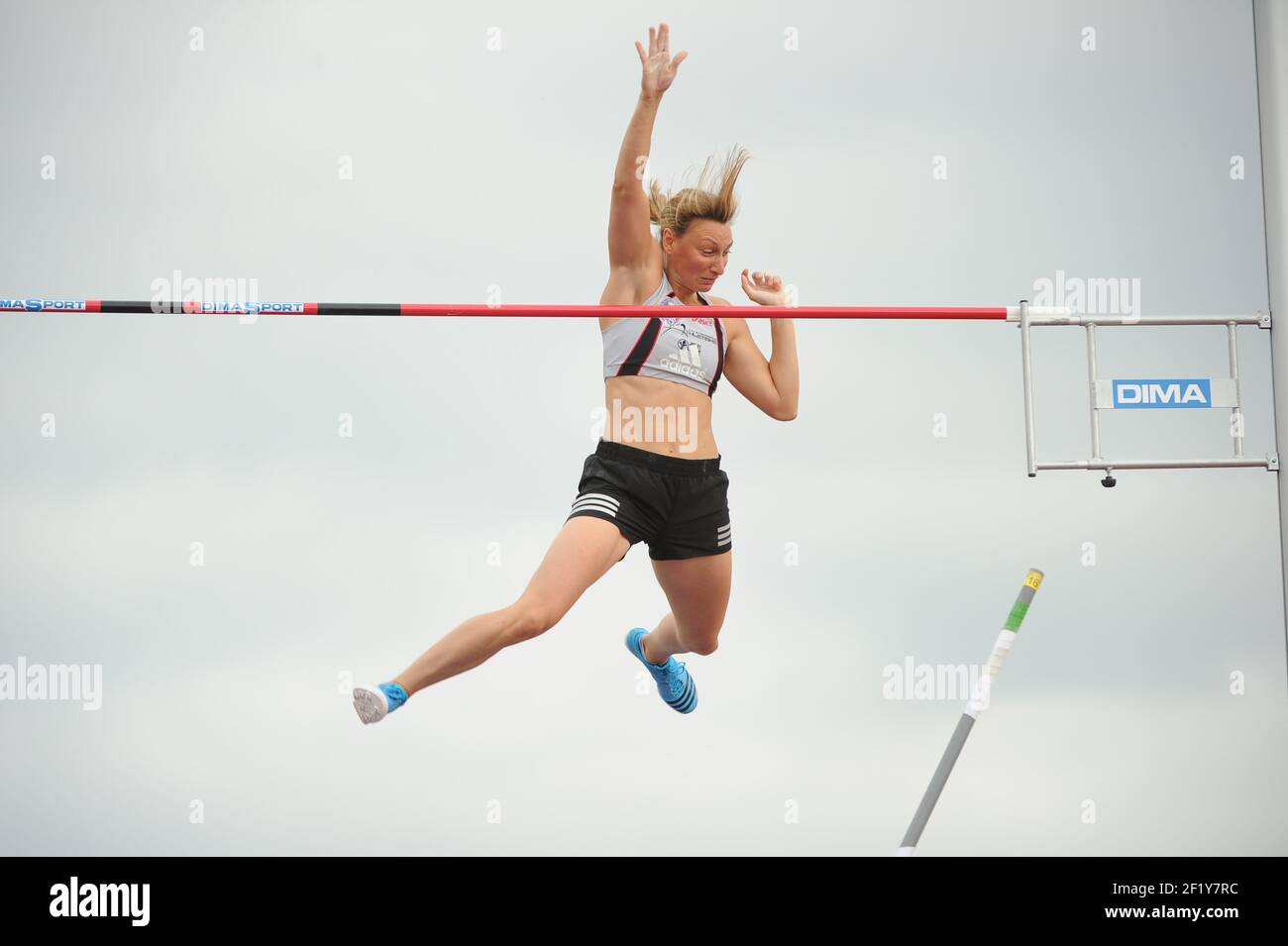 Vanessa Boslak (FRA) sur Pole Vault Women lors des Championnats de France élite 2014, au Stade Georges-Hebert, Reims, France, le 12 juillet 2014. Photo Stephane Kempinaire / KMSP / DPPI Banque D'Images