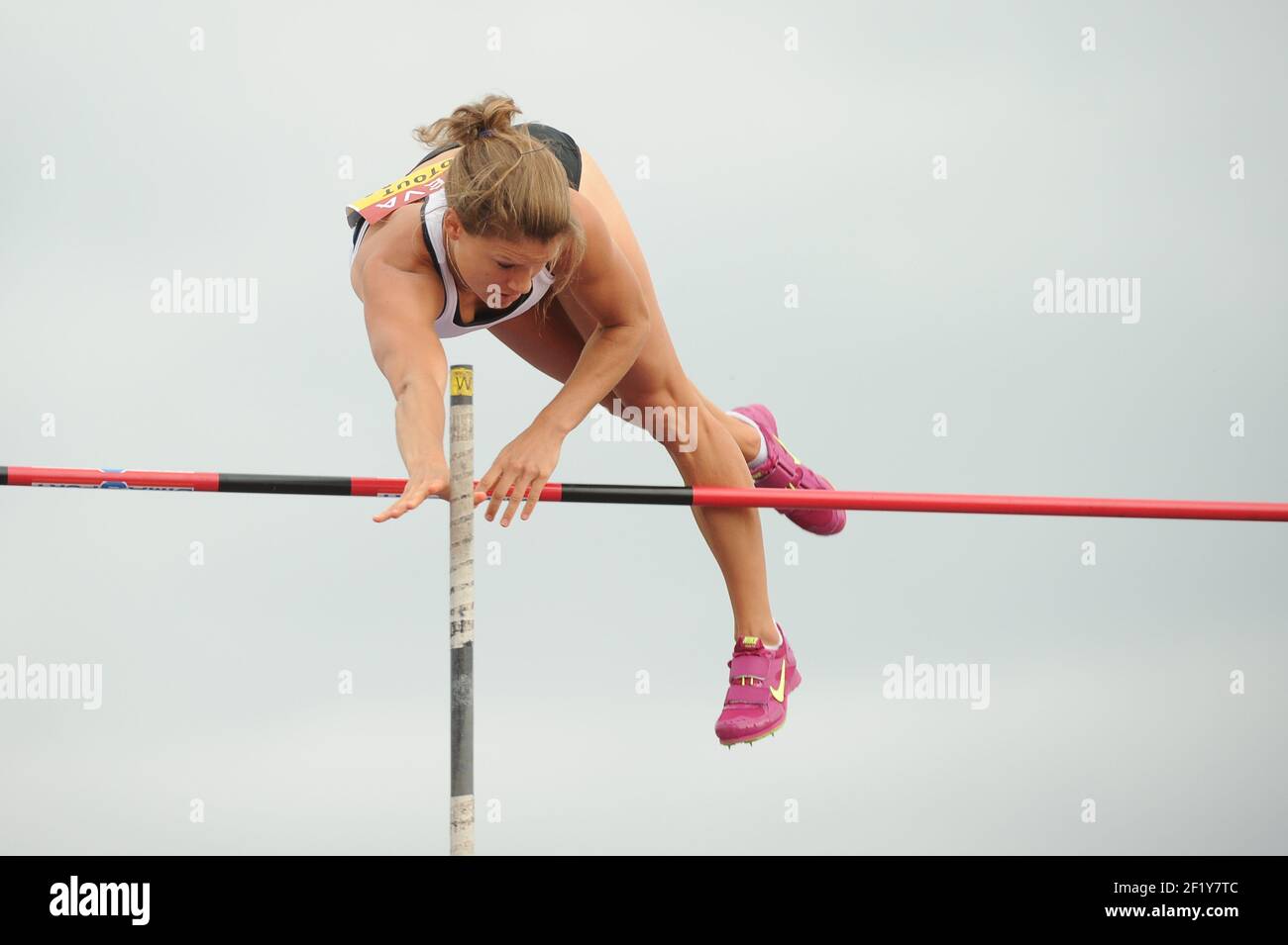 Marion Lotout (FRA) sur Pole Vault Women lors des championnats d'élite français 2014, au stade Georges-Hebert, Reims, France, le 12 juillet 2014. Photo Stephane Kempinaire / KMSP / DPPI Banque D'Images